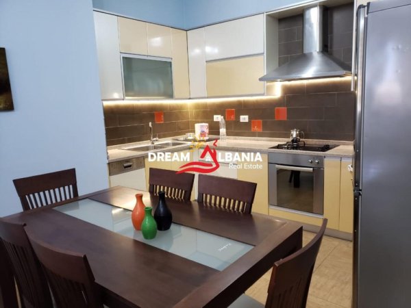 Tirane, jepet me qera apartament 1+1 , 90 m² 800 € 