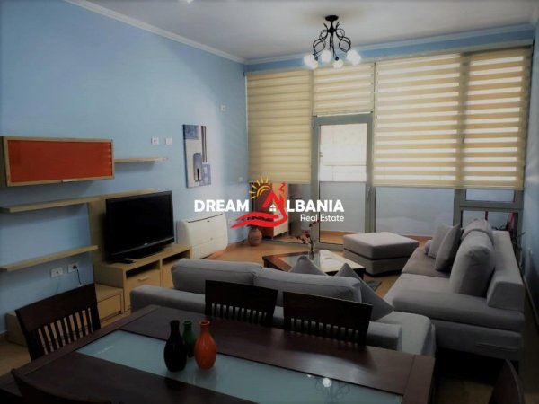Tirane, jepet me qera apartament 1+1 , 90 m² 800 € 
