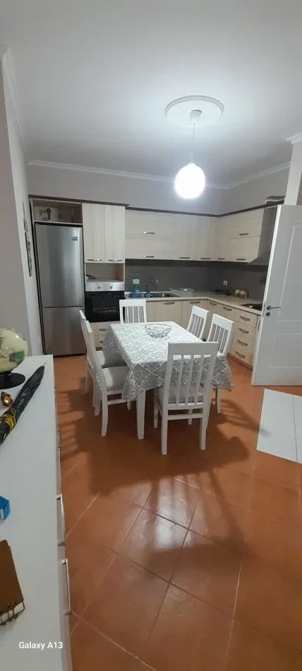 Tirane, jepet me qera 3+1 Kati 8, 98 m² 500 € (Prane Viles L Astir)