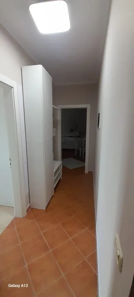 Tirane, jepet me qera 3+1 Kati 8, 98 m² 500 € (Prane Viles L Astir)