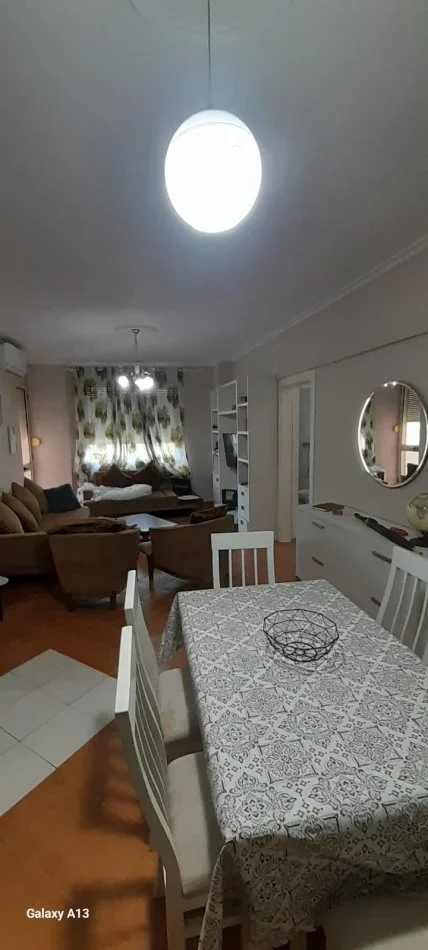Tirane, jepet me qera 3+1 Kati 8, 98 m² 500 € (Prane Viles L Astir)