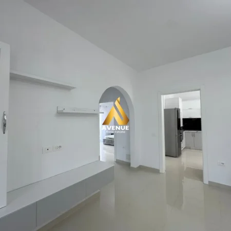 Tirane, jepet me qera apartament 2+1+Ballkon Kati 2, 120 m² 550 € (sauk i ri)