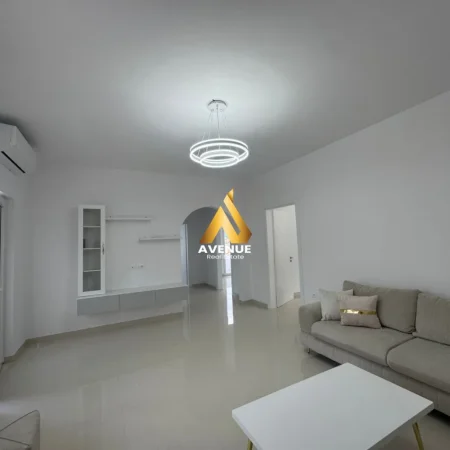Tirane, jepet me qera apartament 2+1+Ballkon Kati 2, 120 m² 550 € (sauk i ri)
