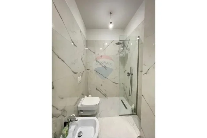 Tirane, jepet me qera apartament 2+1+Aneks+Ballkon Kati 4, 94 m² 1.200 € (Rruga e Kosovareve)