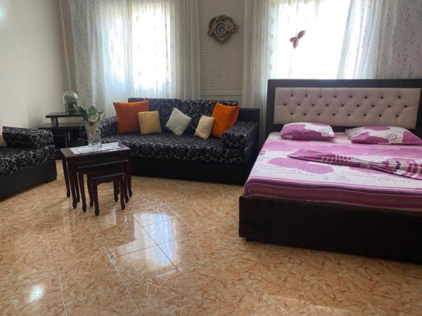 Tirane, jepet me qera garsonier 1+1 Kati 1, 65 m² 400 € (Komuna Parisit)