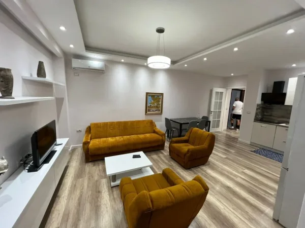 Tirane, jepet me qera apartament 2+1 Kati 2, 90 m² 650 € (kodra e diellit)