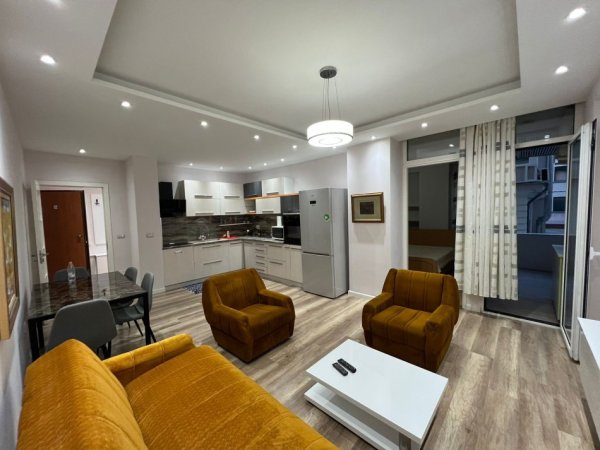 Tirane, jepet me qera apartament 2+1 Kati 2, 90 m² 650 € (kodra e diellit)