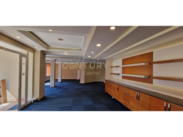 Tirane, jap me qera Godinë dykatëshe , 500 m² 7.500 € (Don Bosko, Hipoteka)
