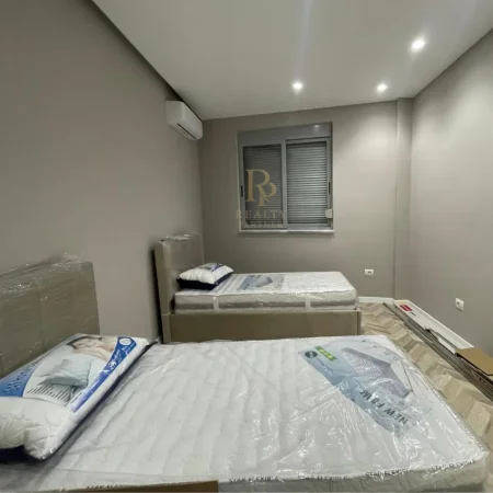 Tirane, jepet me qera apartament 2+1+Ballkon Kati 7, 120 m² 1.200 € (Qender)