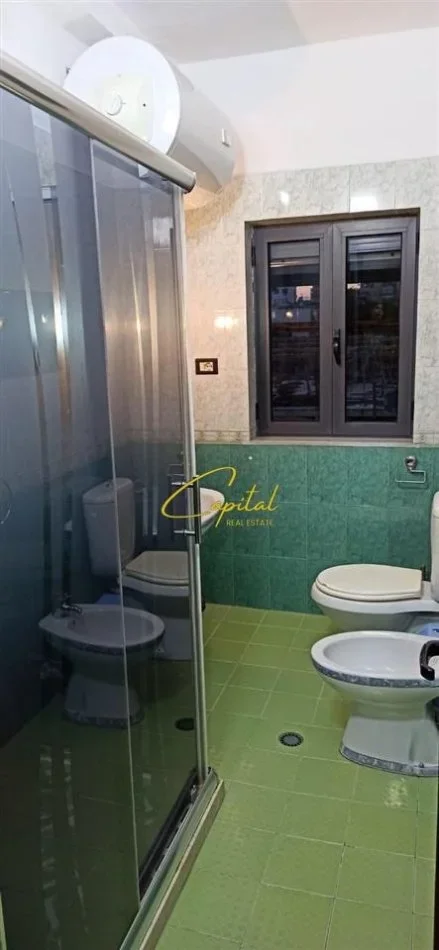 Tirane, jepet me qera apartament 2+1 Kati 5, 75 m² 600 € (VASIL SHANTO)