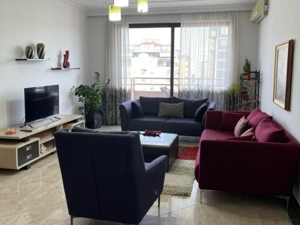 Tirane, jepet me qera apartament 2+1+Ballkon Kati 8, 145 m² 800 € 