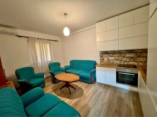 Tirane, jepet me qera apartament 1+1 Kati 5, 60 m² 550 € (Prane Ambasades Amerikane)