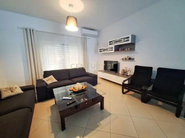 Durres, jepet me qera 2+1+Ballkon Kati 2, 129 m² 450 € (Shkozet)
