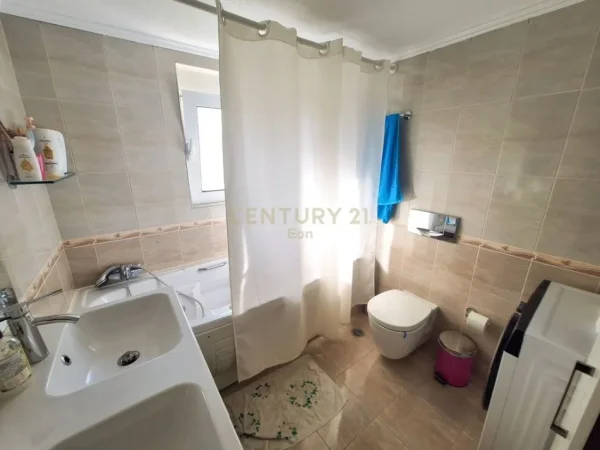 Durres, jepet me qera 2+1+Ballkon Kati 2, 129 m² 450 € (Shkozet)