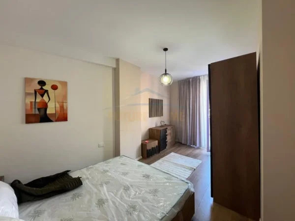 Tirane, jepet me qera apartament 2+1 Kati 3, 80 m² 1.200 € (rruga e barrikadave, tiran)