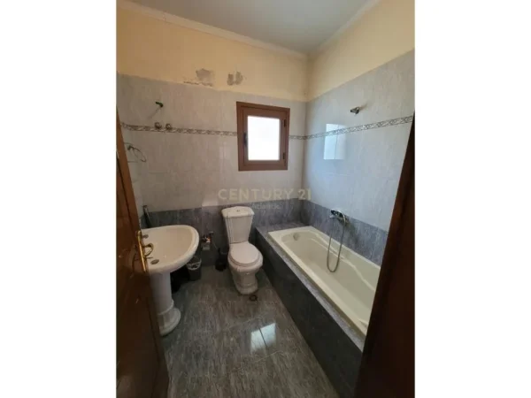 Durres, shitet shtepi 3+1+Aneks+Ballkon Kati 3, 491 m² 180.000 € (Nishtulla)