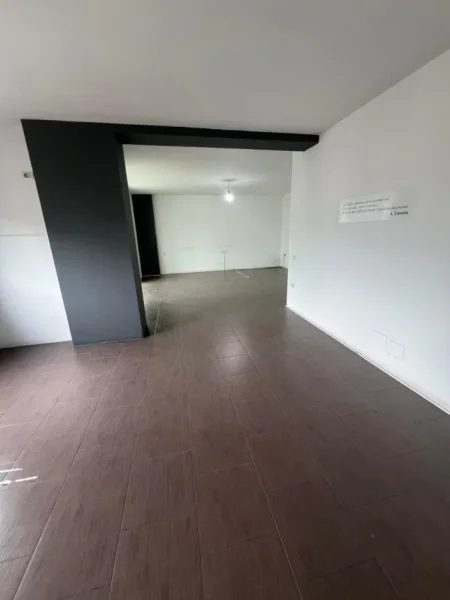 Tirane, jepet me qera zyre Kati 6, 116 m² 700 € (ZOGU I ZI)