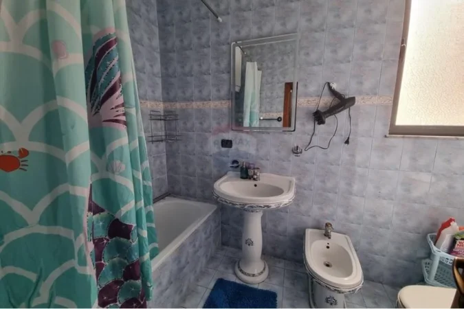 Tirane, jepet me qera apartament 2+1 Kati 3, 112 m² 650 € (Gjimnazi Partizan)