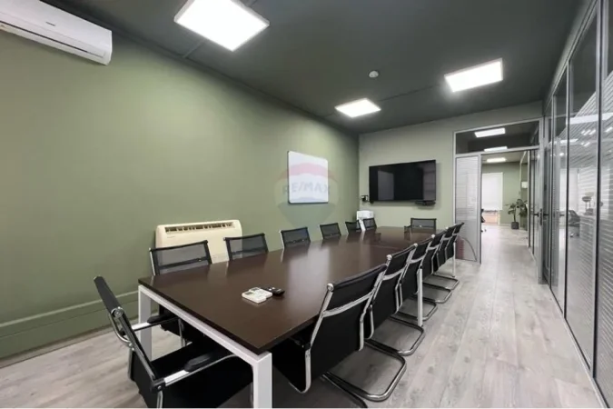 Tirane, jepet me qera zyre Kati 5, 290 m² 3.550 € (Bllok)