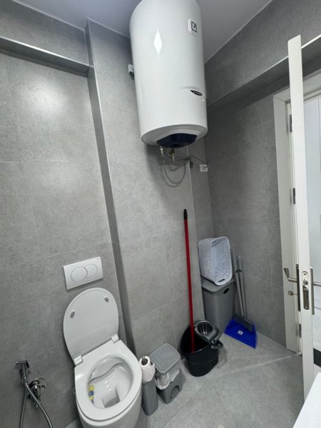 Tirane, jepet me qera apartament 2+1 Kati 5, 90 m² 500 € (shkoze)