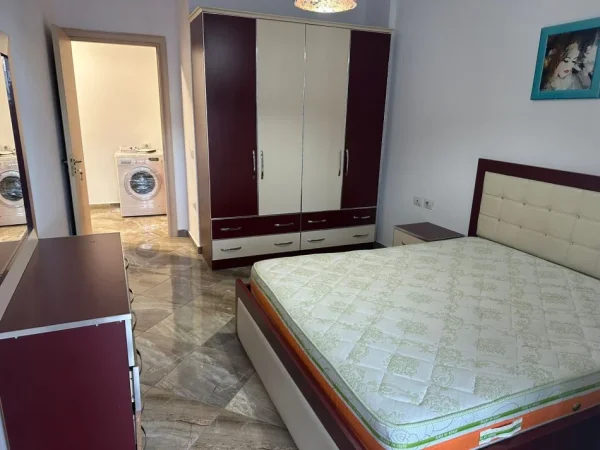 Tirane, jepet me qera apartament 1+1+Ballkon Kati 5, 70 m² 400 € (Te Wel ASTIR)