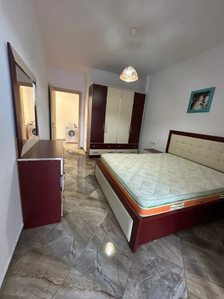 Tirane, jepet me qera apartament 1+1+Ballkon Kati 5, 70 m² 400 € (Te Wel ASTIR)