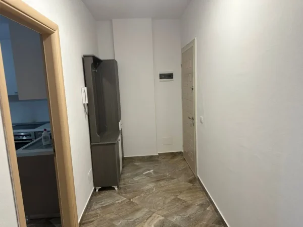 Tirane, jepet me qera apartament 1+1+Ballkon Kati 5, 70 m² 400 € (Te Wel ASTIR)