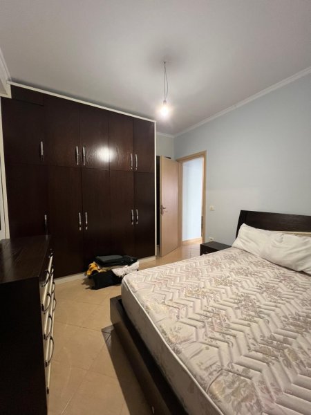 Shqiperi, jepet me qera apartament 2+1+Ballkon Kati 2, 85 m² 400 € (Rruga e Thesarit, Fresk)