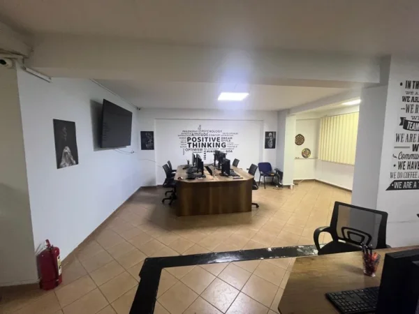 Tirane, jepet me qera zyre Kati 2, 120 m² 800 € (rruga babe rexha)