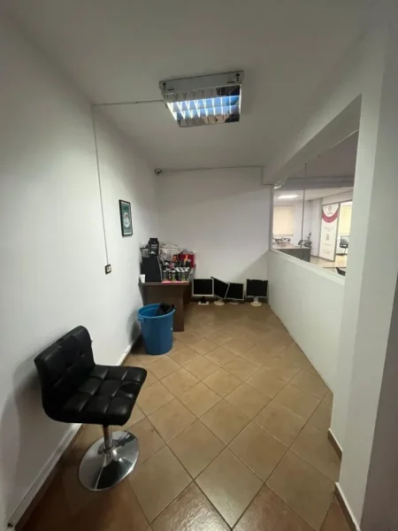 Tirane, jepet me qera zyre Kati 2, 120 m² 800 € (rruga babe rexha)