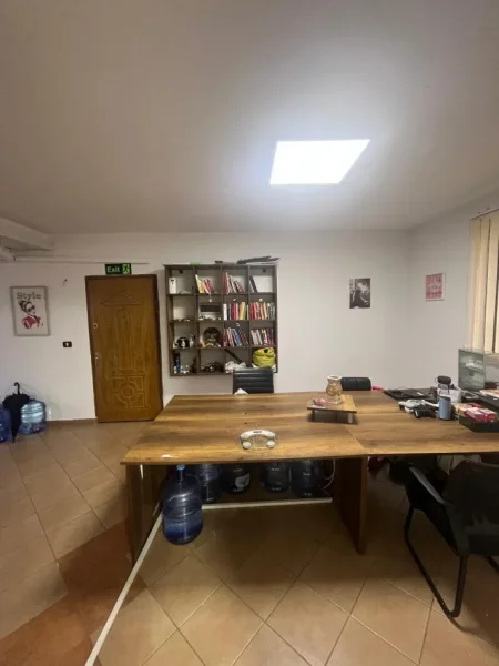 Tirane, jepet me qera zyre Kati 2, 120 m² 800 € (rruga babe rexha)