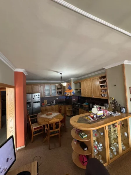 SHITET APARTAMENT 102.6M2 ME VERANDE +BALLKON NE RRUGEN "THOMA FILIPEU" 150.000 EURO.