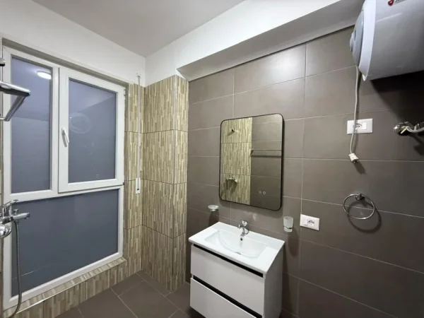 Tirane, jepet me qera apartament 2+1 Kati 3, 80 m² 700 € (don bosko)