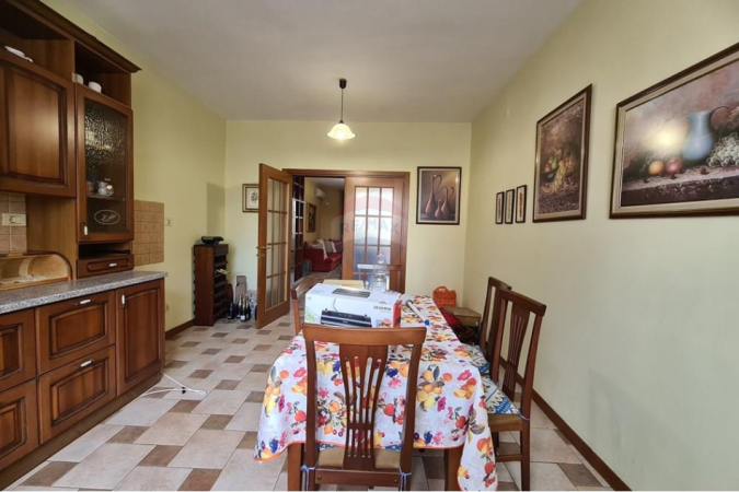 Tirane, jepet me qera apartament 3+1+Aneks+Ballkon Kati 5, 200 m² 650 € (21 dhjetori)