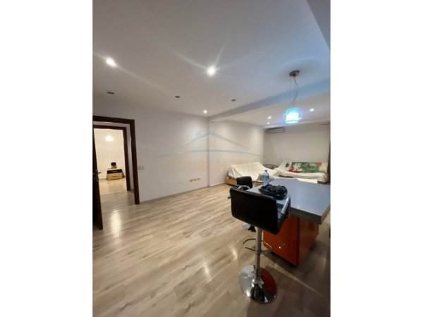 Tirane, jepet me qera 1+1 Kati 1, 600 € (Rruga e Bogdaneve)