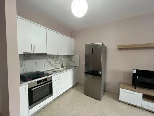 Tirane, jepet me qera 2+1 Kati 3, 80 m² 650 € (rruga 5 maji)