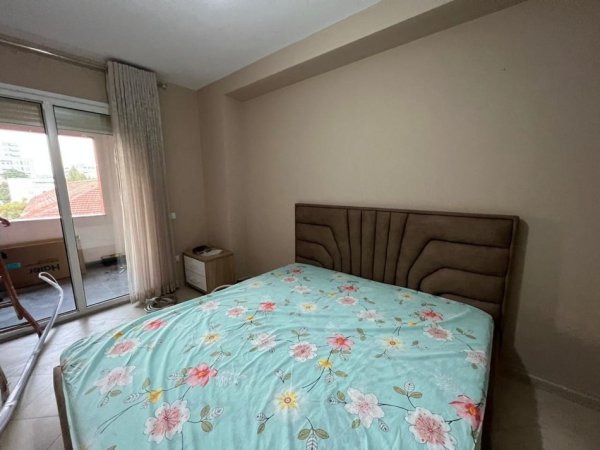 Tirane, jepet me qera 2+1 Kati 3, 80 m² 650 € (rruga 5 maji)