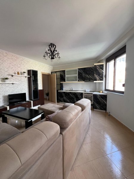 Tirane, jepet me qera apartament 2+1 Kati 2, 84 m² 400 € (fresku)