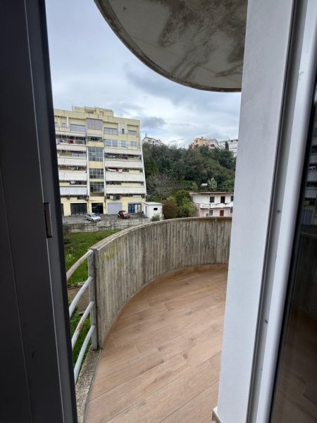 Tirane, shitet apartament 2+1+Ballkon Kati 3, 100 m² 135.000 € (Rruga e Thesarit,Fresk)