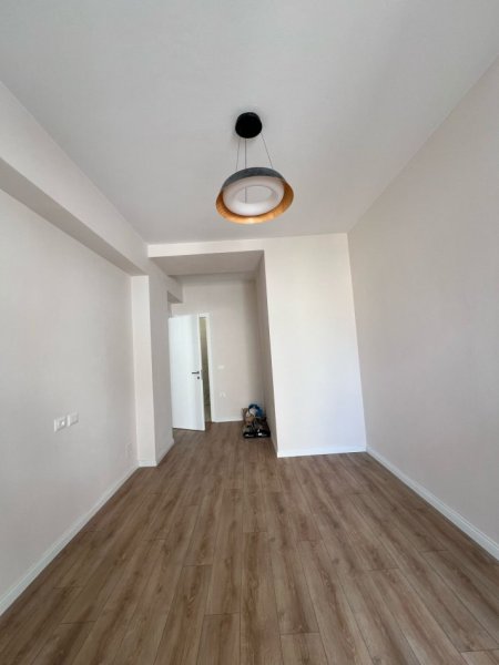 Tirane, shes apartament 2+1+Ballkon Kati 3, 100 m² 135.000 € (fresku)