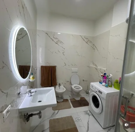 Tirane, jepet me qera apartament 1+1 Kati 1, 70 m² 650 € (liqeni i thate)