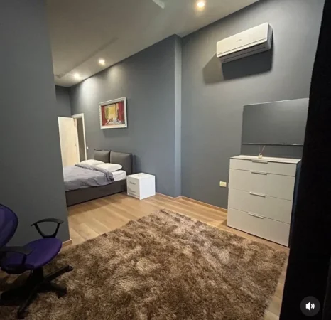 Tirane, jepet me qera apartament 1+1 Kati 1, 70 m² 650 € (liqeni i thate)