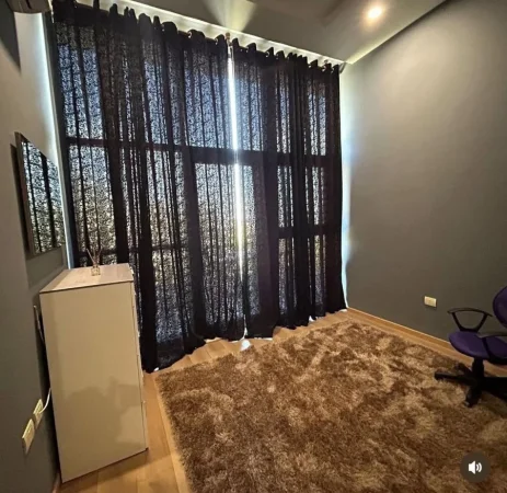 Tirane, jepet me qera apartament 1+1 Kati 1, 70 m² 650 € (liqeni i thate)