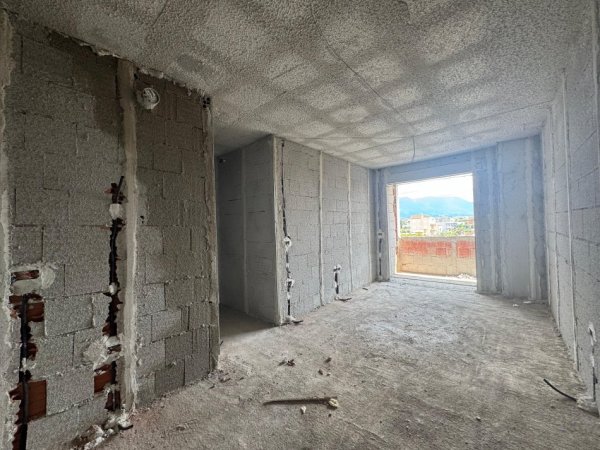 Tirane, shitet apartament 2+1+Ballkon Kati 3, 91 m² 91.000 € (UNIVERS CITY)