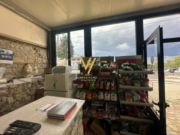 Tirane, jepet me qera lokal Kati 0, 1.200 m² 1.500 € (YZBERISHT)