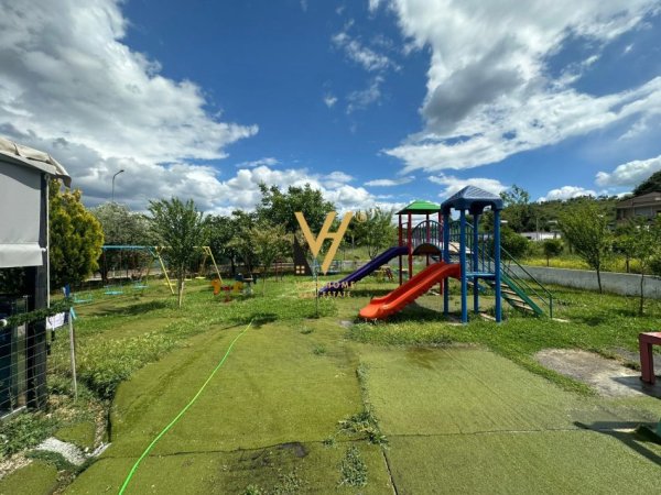 Tirane, jepet me qera lokal Kati 0, 1.200 m² 1.500 € (YZBERISHT)