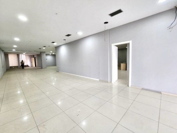 Shitet: AMBIENT BIZNESI (450m²)📍 ASTIR - bar OSLO - Buze Rruge me Fasad Xhami (( 650.000€ PERFSHIRE 10 POSTE PARKIMI 🤯 ))