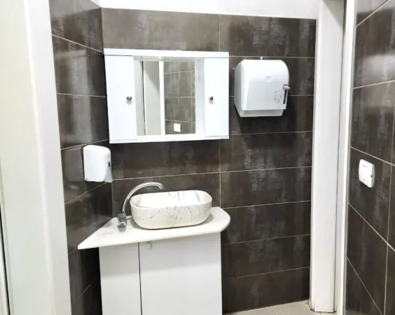 Shitet: AMBIENT BIZNESI (450m²)📍 ASTIR - bar OSLO - Buze Rruge me Fasad Xhami