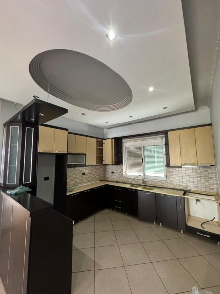 Tirane, jepet me qera Kati 0, 180 m² 500 € (Rruga Dalip Topi, Fresk)