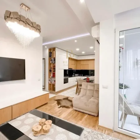 Tirane, shitet apartament 3+1+Ballkon Kati 3, 123 m² 250.000 € (Prane Kopeshtit Botanik)